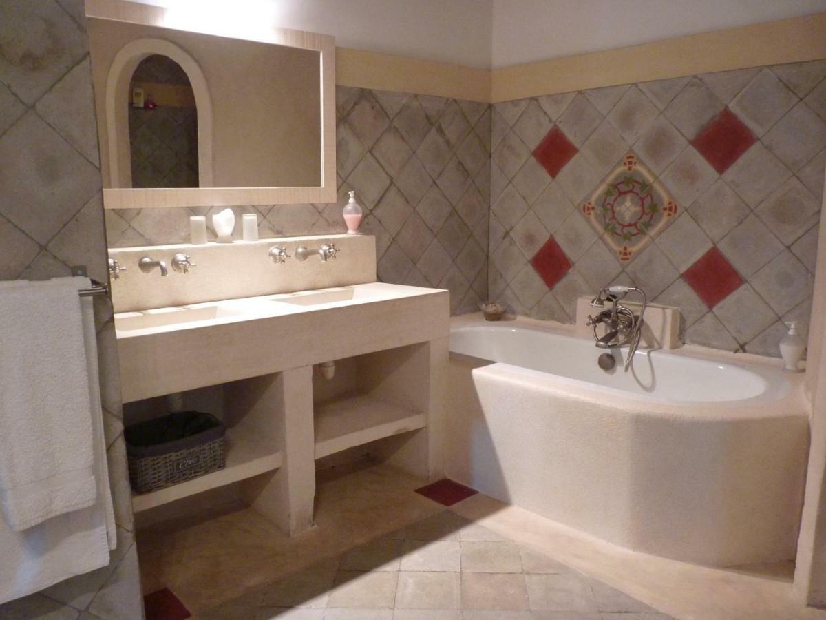 Bed and Breakfast Domaine De Fontbelle Graveson Exterior foto